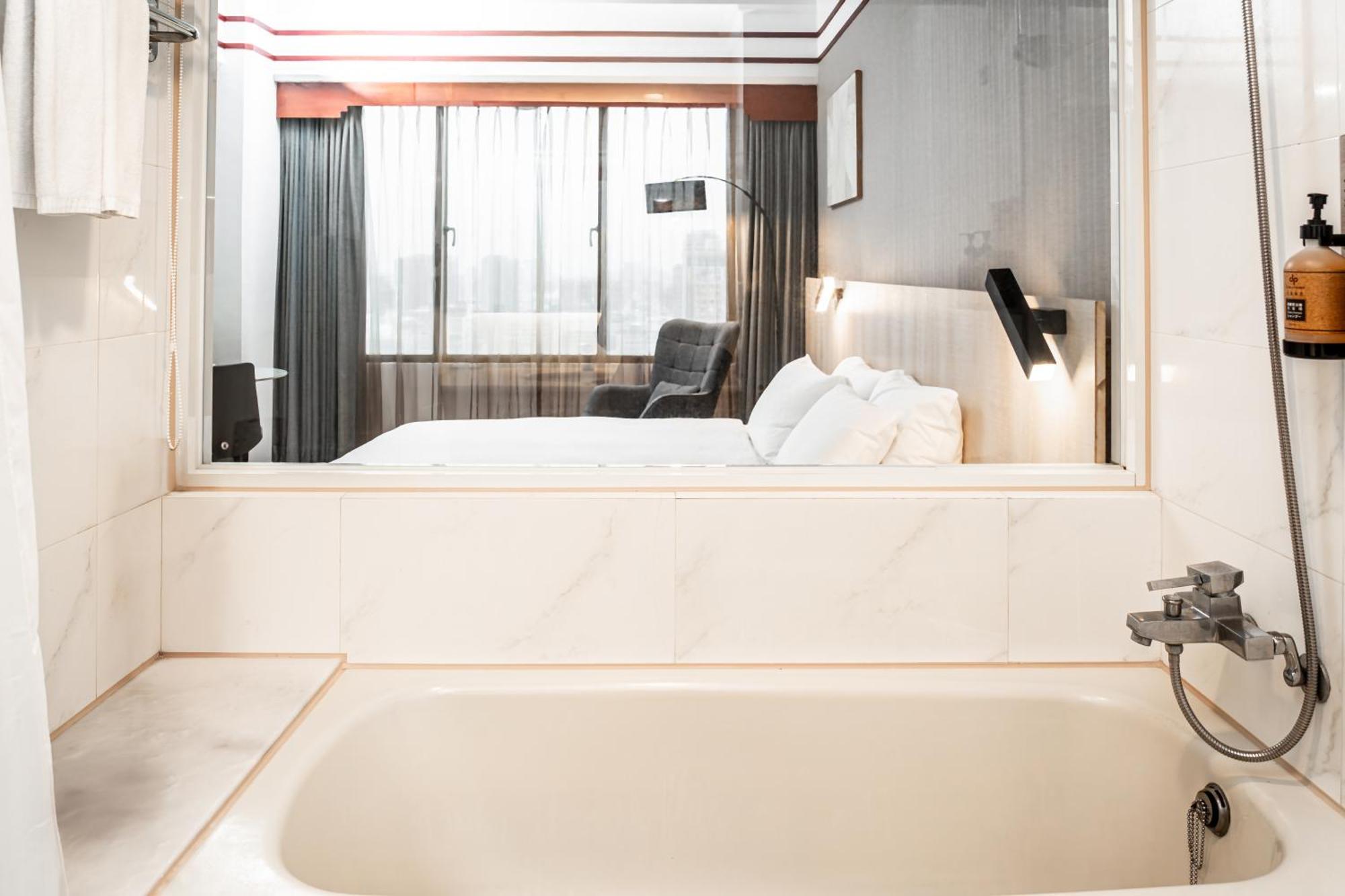 T Hotel Taichung Exterior photo